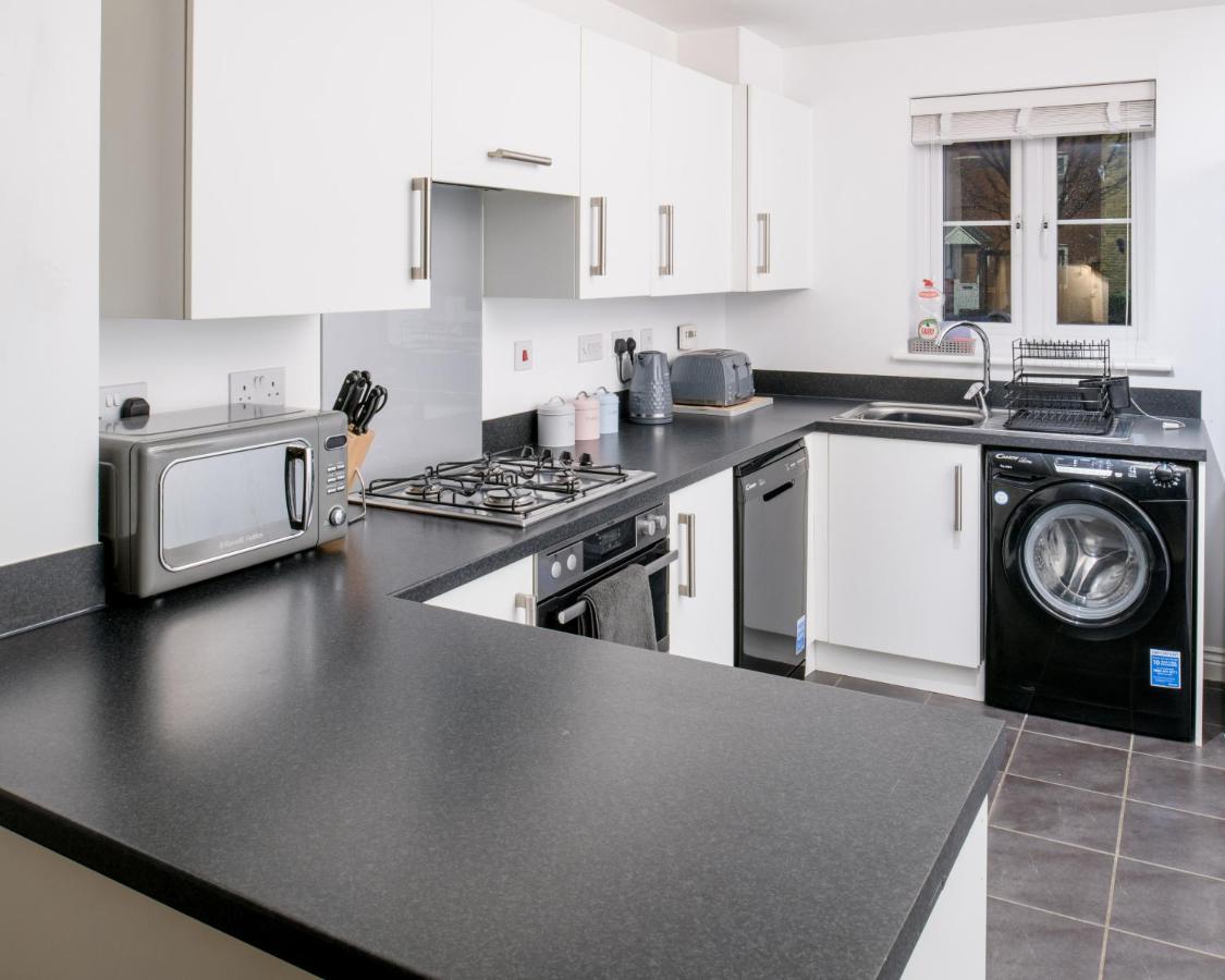 5 Bed House In Gloucester Hucclecote 외부 사진