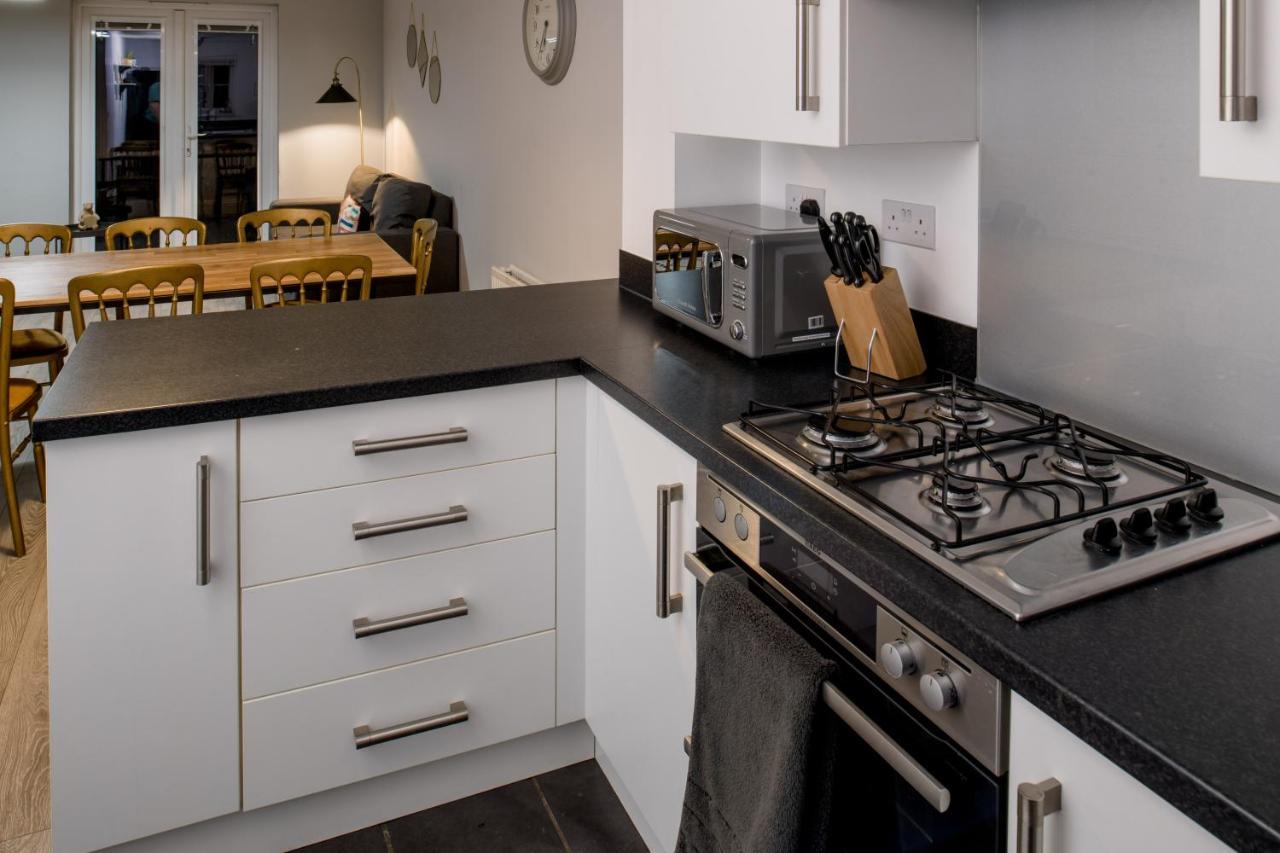 5 Bed House In Gloucester Hucclecote 외부 사진
