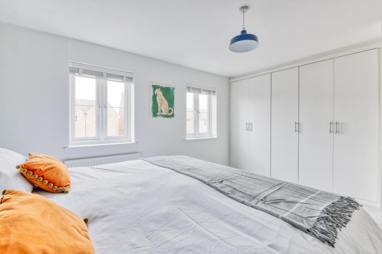 5 Bed House In Gloucester Hucclecote 외부 사진