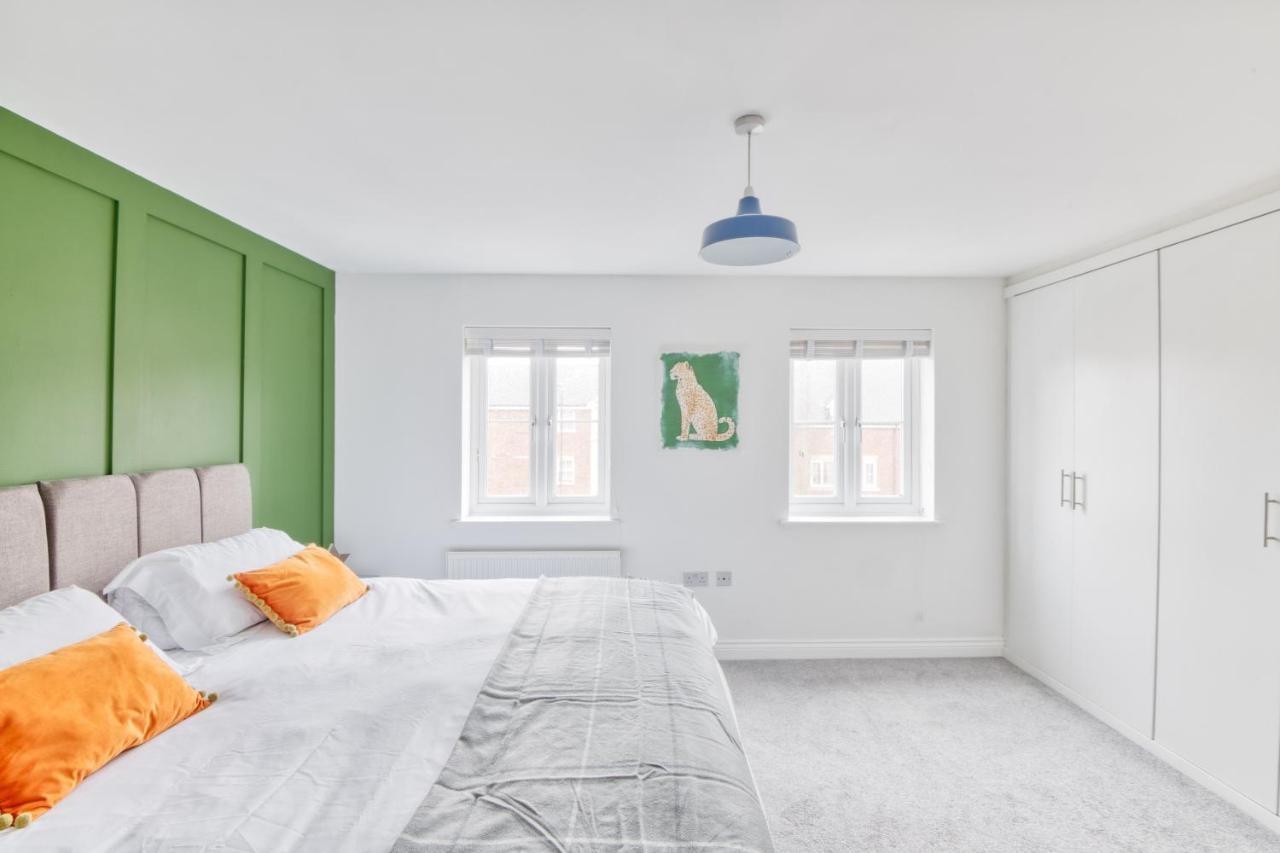 5 Bed House In Gloucester Hucclecote 외부 사진